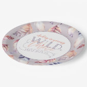 若くて荒々しい三人の誕生日パーティー ペーパープレート (アングル)