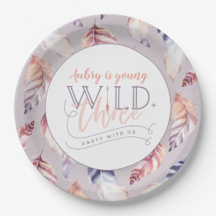 若くて荒々しい三人の誕生日パーティー ペーパープレート