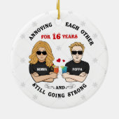 若パーソナライズされたいカップルオーナメント、迷惑な各 セラミックオーナメント (裏面)