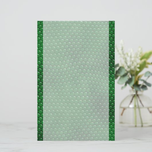 若草色のトカゲの皮は文房具をはかりで測ました 便箋 (スタンド正面)