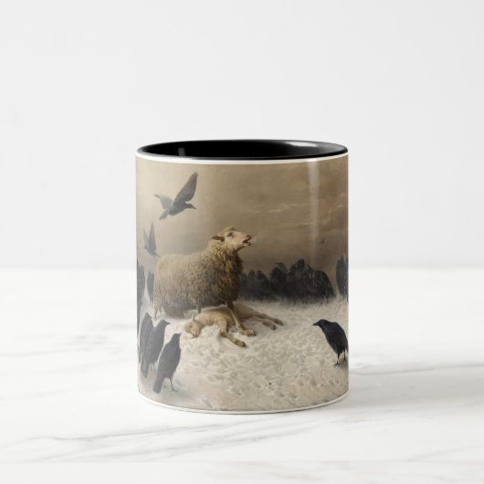 苦しみ：死んだ子羊の羊 ツートーンマグカップ (中央)