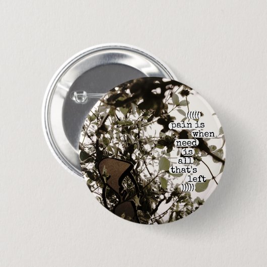 苦痛は残っている必要性がすべてであるときです 缶バッジ (正面&裏面)