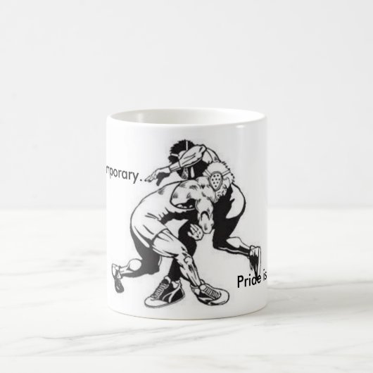 苦闘する白11のozのクラシックで白いマグ コーヒーマグカップ (中央)