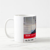 英おもしろい国50th誕生日偽ニュースの贈り物 コーヒーマグカップ (左)