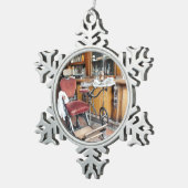 英ビクトリアン国 スノーフレークピューターオーナメント (右)