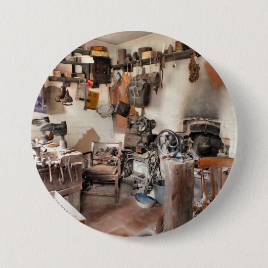 英ビクトリアン国 缶バッジ (正面)