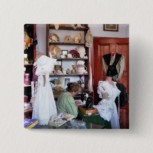 英ビクトリアン国 缶バッジ (正面)