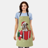 英国のおもしろいブルドッグ犬の木のクリスマスライト エプロン (着用した状態)