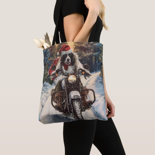 英国のセッタードッグにオートバイクリスマスに乗る トートバッグ (クローズアップ)