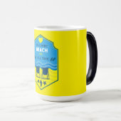 英国のビーチをテーマにした贈り物 モーフィングマグカップ (正面右)