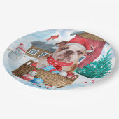 英国のブルドッグで雪のクリスマスドッグハウス ペーパープレート (アングル)
