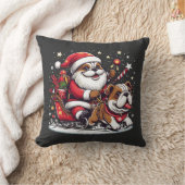 英国のブルドッグのクリスマスサンタクロースに乗っおもしろいている クッション (ブランケット)