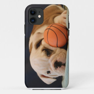 英国のブルドッグのバスケットボールの子犬 iPhone 11 ケース