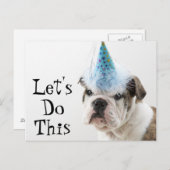 英国のブルドッグの子犬がパーティー帽子を被る インビテーションポストカード (正面/裏面)