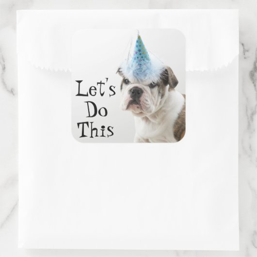 英国のブルドッグの子犬がパーティー帽子を被る スクエアシール (バッグ)