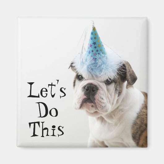 英国のブルドッグの子犬がパーティー帽子を被る マグネット (正面)