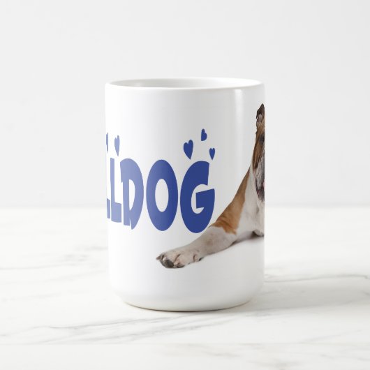 英国のブルドッグの小犬青い愛ハート コーヒーマグカップ (中央)