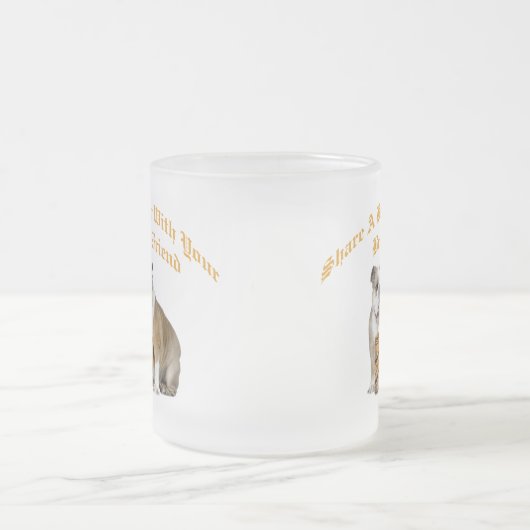 英国のブルドッグはビールを共有します フロストグラスマグカップ (中央)