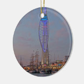 英国ハンプシャー州ポーツマス セラミックオーナメント (左)