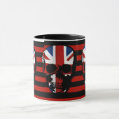 英国国旗が付いているヴィンテージのスタイルのゴシック様式スカル マグカップ (中央)