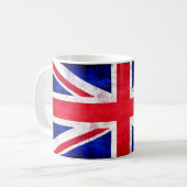 英国国旗のグランジなTシャツおよびギフト コーヒーマグカップ (正面左)