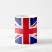 英国国旗のグランジなTシャツおよびギフト コーヒーマグカップ (中央)