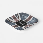 英国素朴国旗の赤い青いきらめきグリッターモノグラム ペーパープレート (傾斜あり)