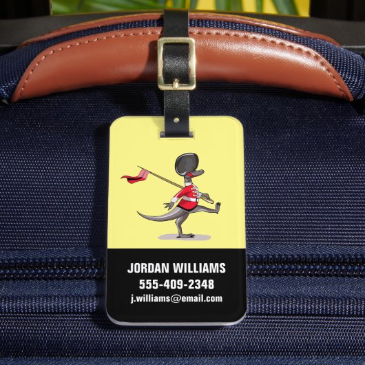 英国警備員の服を着たラプター。 ラゲッジタグ (正面インサイチュ2)