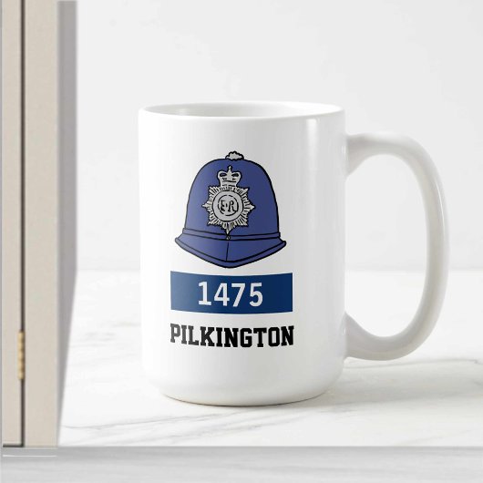 英国警察の巡査ヘルメット – 番号と名前の追加 コーヒーマグカップ