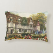 英国風の古建築とフォーマルガーデン付きのイングリッシュカントリーコテージ アクセントクッション (裏面)
