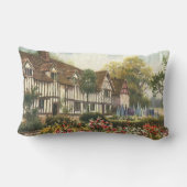 英国風の古建築とフォーマルガーデン付きのイングリッシュコテージ ランバークッション (裏面)