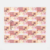 英語おもしろいブルドッグピンクとイエロータイル フリースブランケット (正面(横))