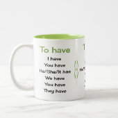 英語の動詞の先生または学生 ツートーンマグカップ (左)