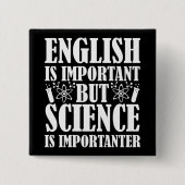 英語の重要だが科学おもしろい先生ことわざ 缶バッジ (正面)
