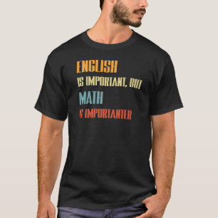 英語は重要だが数学は重要教えだ Tシャツ