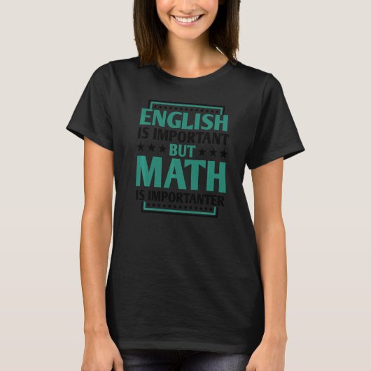 英語は重要だが数学は重要教えだ Tシャツ (正面)
