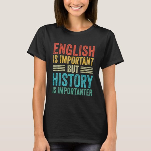 英語は重要だが歴史は重要だ Tシャツ (正面)