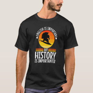 英語は重要だが歴史は重要だ Tシャツ