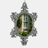 英語コテージI 魅力的 スノーフレークピューターオーナメント (左)