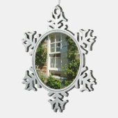 英語コテージI 魅力的 スノーフレークピューターオーナメント (右)