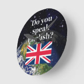 英語話では「英語は？」国旗と地球 ラウンド壁時計 (傾斜)