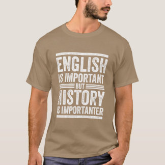 英語VS歴史、どっちが重要?面白い学校の家族 Tシャツ