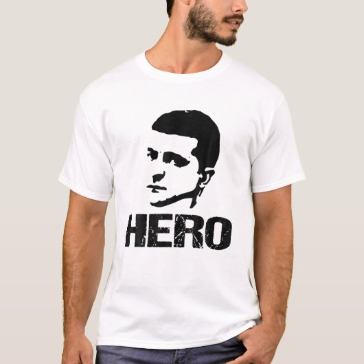 英雄Volodymyr Zelensky私はRiではなく弾薬が必要 Tシャツ (正面)