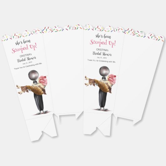 苺のアイスクリームを掬い上げられたブライダル フェイバーボックス (見開き)