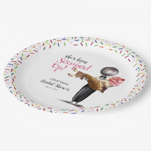 苺のアイスクリームを掬い上げられたブライダル ペーパープレート (アングル)