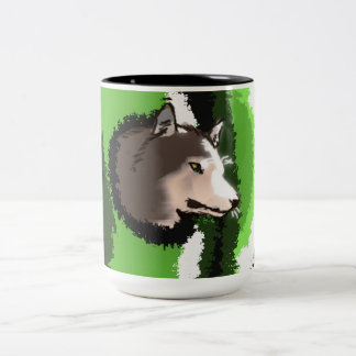 茂みから顔を出すオオカミの頭 ツートーンマグカップ