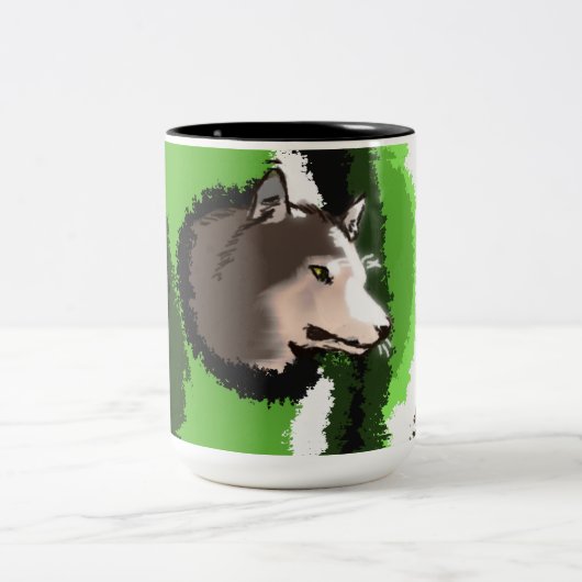 茂みから顔を出すオオカミの頭 ツートーンマグカップ (中央)