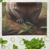 「茂みの中に隠れ:野生のオージー・ウォンバット」 キッチンタオル (折り畳み)