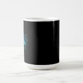 茂みの中の毒キノコ モーフィングマグカップ (中央)