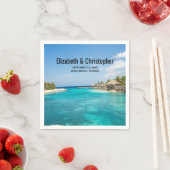 茅葺き小屋のある風光明媚な熱帯結婚ビーチ スタンダードカクテルナプキン (インサイチュ)